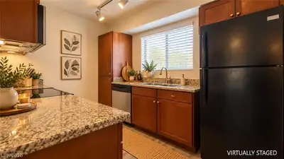 2750 South DURANGO Drive 2122, Las Vegas, NV 89117 Kitchen