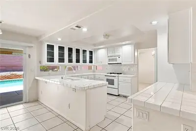 8019 Avalon Mist Street, Las Vegas, NV 89139 Kitchen