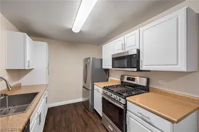 8250 North Grand Canyon Drive 1006, Las Vegas, NV 89166 Kitchen