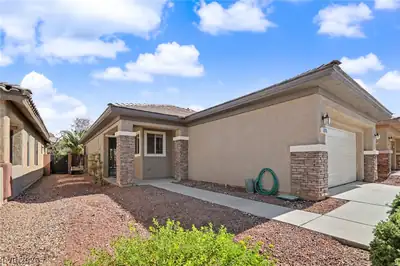 5976 Wheat Penny Avenue, Las Vegas, NV 89122 Front of Structure