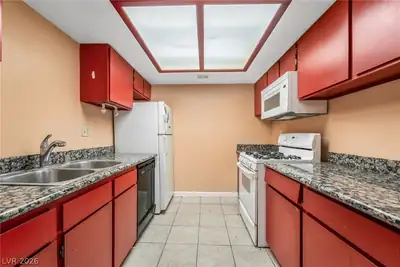 5264 Child Court 92, Las Vegas, NV 89103 Kitchen