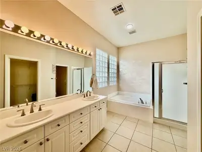 2869 Matese Drive, Henderson, NV 89052 Primary Bathroom
