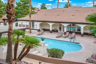 231 West Horizon Ridge Parkway 514, Henderson, NV 89012 Pool