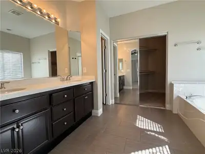 5934 Terra Grande Avenue, Las Vegas, NV 89122 Primary Bathroom