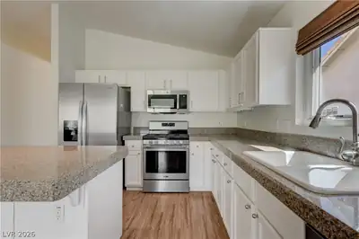 4925 Cedar Lawn Way, Las Vegas, NV 89130 Kitchen