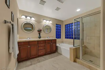 7630 Port Orchard Avenue, Las Vegas, NV 89113 Primary Bathroom
