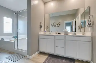 600 North Carriage Hill Drive 1195, Las Vegas, NV 89138 Primary Bathroom