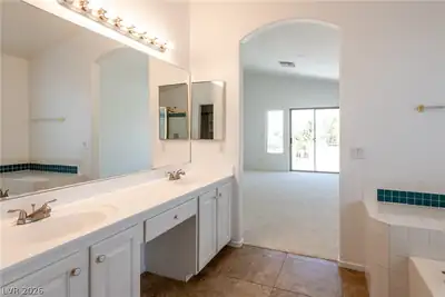 8332 Spring Arts Avenue, Las Vegas, NV 89129 Primary Bathroom