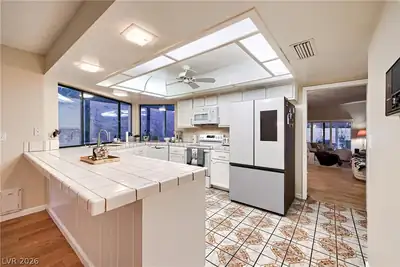 2200 Plaza Del Puerto, Las Vegas, NV 89102 Kitchen