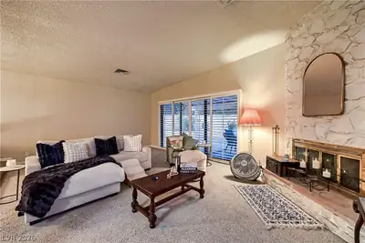 2200 Plaza Del Puerto, Las Vegas, NV 89102 Living Room