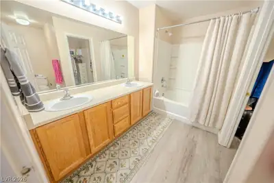 6074 Darnley Street, North Las Vegas, NV 89081 Primary Bathroom
