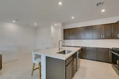 635 Bellus Place, Henderson, NV 89015 Kitchen