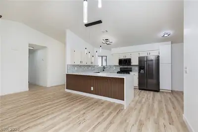 352 Lander Drive, Henderson, NV 89074 Kitchen
