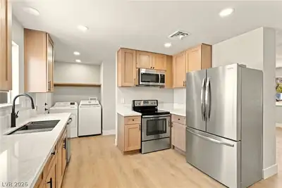 727 Greenbriar Townhouse Way, Las Vegas, NV 89121 Kitchen