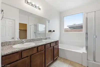 4744 High Anchor Street, Las Vegas, NV 89121 Primary Bathroom