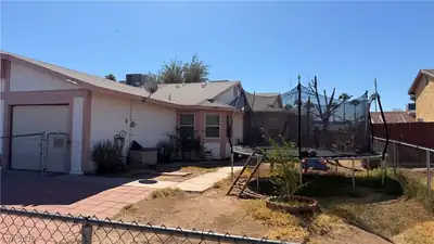 5775 Blue Sea Street, Las Vegas, NV 89110 Yard