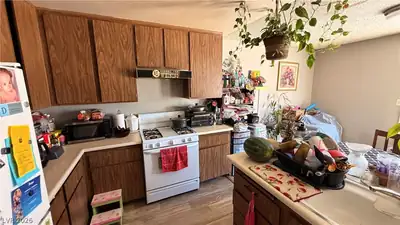 5775 Blue Sea Street, Las Vegas, NV 89110 Kitchen