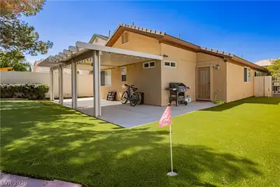 9501 Fox Forest Avenue, Las Vegas, NV 89129 Yard