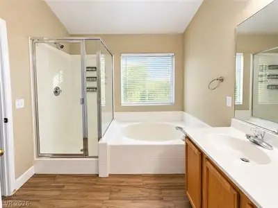 4648 Mountain Tree Street, North Las Vegas, NV 89031 Primary Bathroom