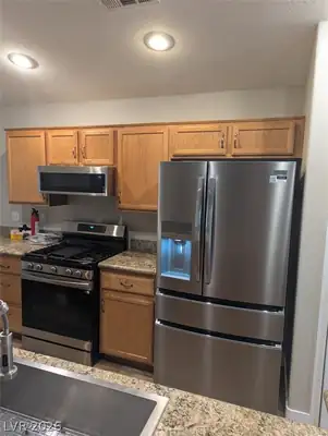 4648 Mountain Tree Street, North Las Vegas, NV 89031 Kitchen