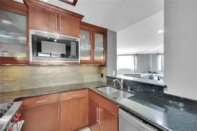 220 East Flamingo Road 117, Las Vegas, NV 89169 Kitchen