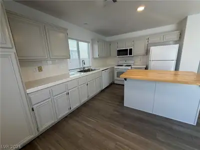 3541 Summerday Court, Las Vegas, NV 89147 Kitchen
