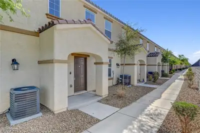 621 Palm Wash Lane, Henderson, NV 89011 Front of Structure