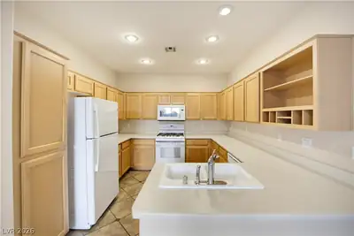 10060 Fancy Flight Street, Las Vegas, NV 89178 Kitchen