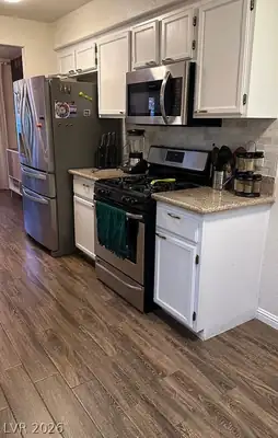 8433 Pacific Fountain Avenue, Las Vegas, NV 89117 Kitchen