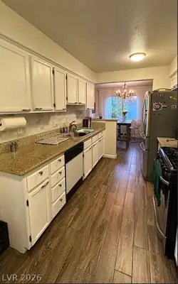 8433 Pacific Fountain Avenue, Las Vegas, NV 89117 Kitchen