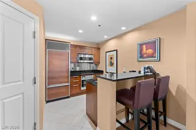 135 East Harmon Avenue 2120, Las Vegas, NV 89109 Kitchen