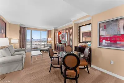 135 East Harmon Avenue 2120, Las Vegas, NV 89109 Living Room