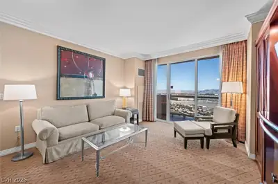 135 East Harmon Avenue 2120, Las Vegas, NV 89109 Living Room