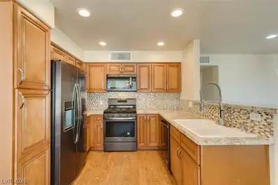 5710 East Tropicana Avenue 2046, Las Vegas, NV 89122 Kitchen