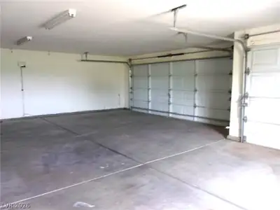 1160 Golf Club, Laughlin, NV 89029 Garage