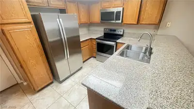 8900 Antioch Way, Las Vegas, NV 89117 Kitchen