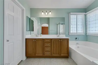 8931 Haviland Road, Las Vegas, NV 89123 Primary Bathroom