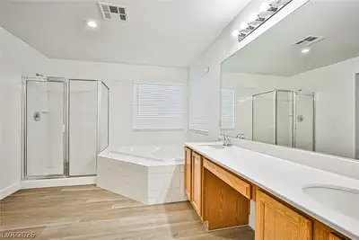 5989 Poplar Tree Street, Las Vegas, NV 89148 Primary Bathroom
