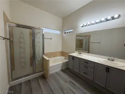 8312 Donatello Court, Las Vegas, NV 89129 Primary Bathroom