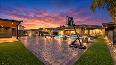 9712 South Tenaya Way, Las Vegas, NV 89178 Yard