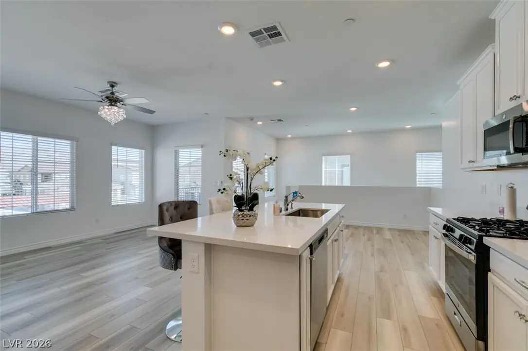 7312 North Decatur Boulevard 6, North Las Vegas, NV 89131