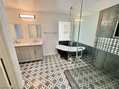 5412 Harmony Green Drive 202, Las Vegas, NV 89149 Primary Bathroom