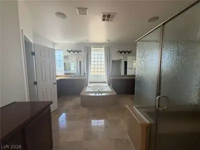 8393 Bella Famiglia Avenue, Las Vegas, NV 89178 Primary Bathroom