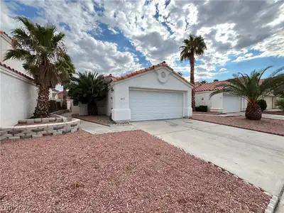 6633 LUND Drive, Las Vegas, NV 89108 Front of Structure