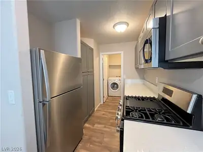 6633 LUND Drive, Las Vegas, NV 89108 Kitchen
