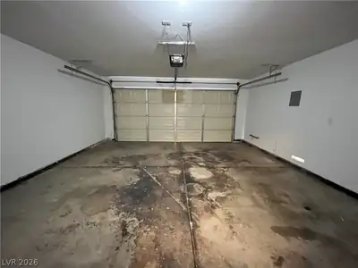 6633 LUND Drive, Las Vegas, NV 89108 Garage