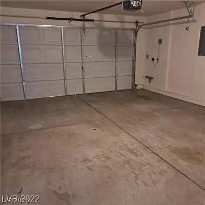 9297 Indian Cane Avenue, Las Vegas, NV 89178 Garage