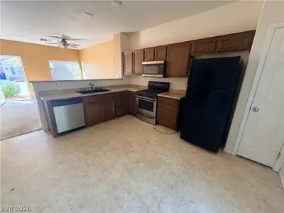 6130 Squilchuck Court, Las Vegas, NV 89139 Kitchen