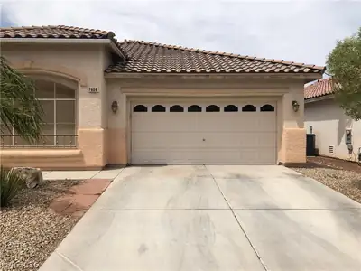 7606 Brambleberry Court, Las Vegas, NV 89113 Garage