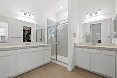 823 Eaton Falls Street, Henderson, NV 89011 Primary Bathroom